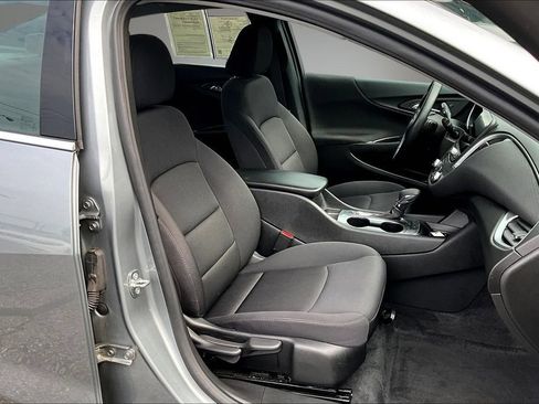 Used 2024 Chevrolet Malibu RS FWD image 28