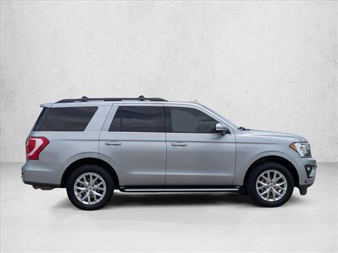 Used 2021 Ford Expedition XLT RWD image 4