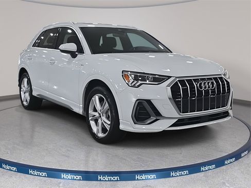 Used 2023 Audi Q3 2.0T Premium Plus w/ Premium Plus Package image 4