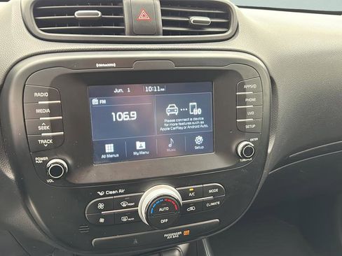 Used 2018 Kia Soul + FWD image 19