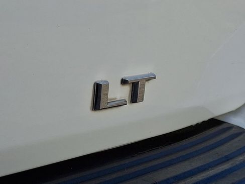 Used 2023 Chevrolet Suburban LT image 34