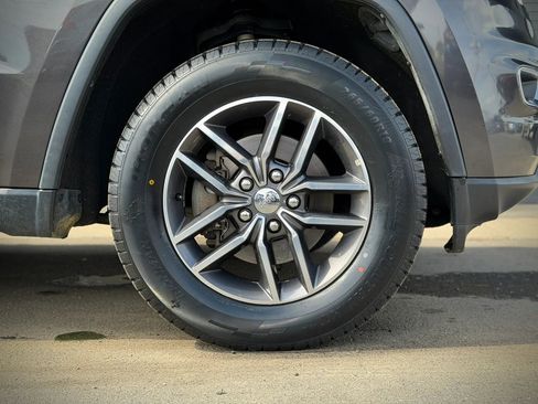 Used 2018 Jeep Grand Cherokee Limited AWD/4WD image 24