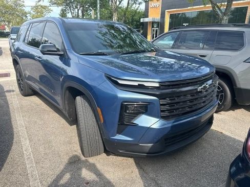 Used 2024 Chevrolet Traverse LS w/ Midnight/Sport Edition FWD image 2