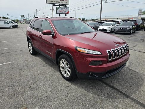 Used 2016 Jeep Cherokee Latitude w/ Safety Group FWD image 4