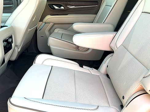 Used 2024 GMC Yukon Denali RWD image 19
