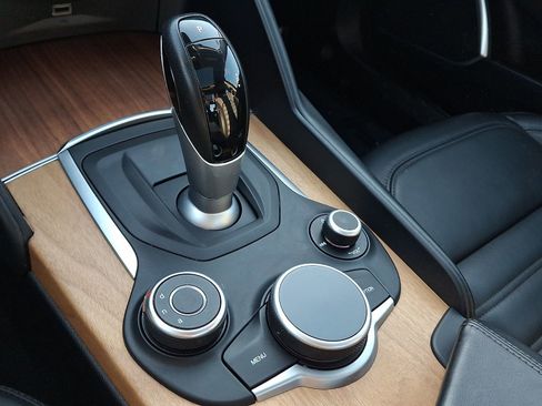 Used 2017 Alfa Romeo Giulia Ti w/ TI Lusso Light Wood Package image 16