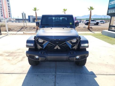 Used 2023 Jeep Gladiator Willys image 9