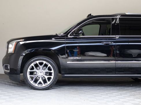 Used 2020 GMC Yukon Denali w/ Denali Ultimate Package AWD/4WD image 8