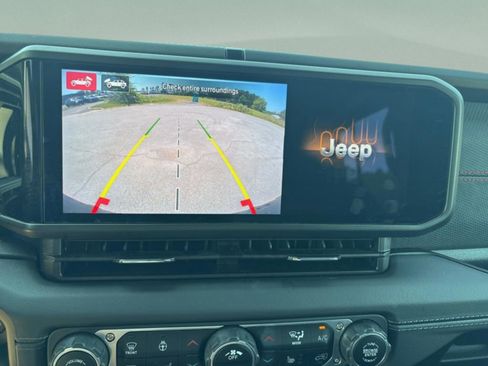 Used 2024 Jeep Wrangler Unlimited Rubicon image 17