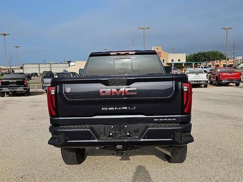 New 2025 GMC Sierra 2500 Denali w/ Denali Reserve Package image 8