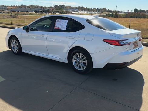 Used 2025 Toyota Camry LE w/ Convenience Package FWD image 7