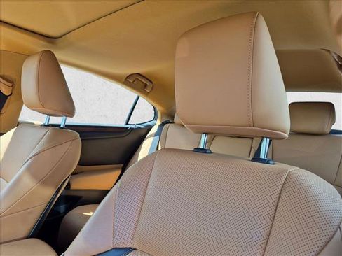 Used 2024 Lexus ES 350 w/ Premium Package FWD image 4