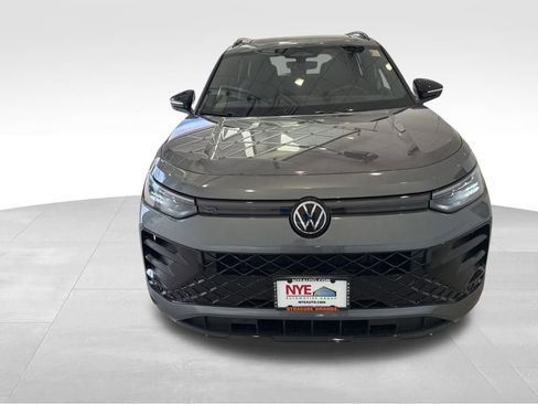 New 2025 Volkswagen Tiguan SE R-Line image 8