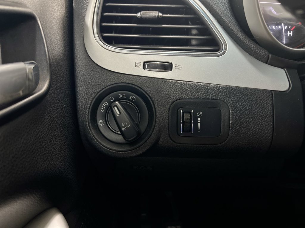 Used 2015 Dodge Journey SXT w/ Flexible Seating Group FWD image 18