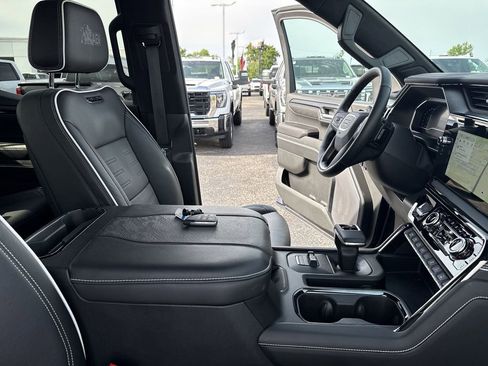 Certified 2025 GMC Sierra 1500 AT4X w/ AT4X AEV Edition AWD/4WD image 13