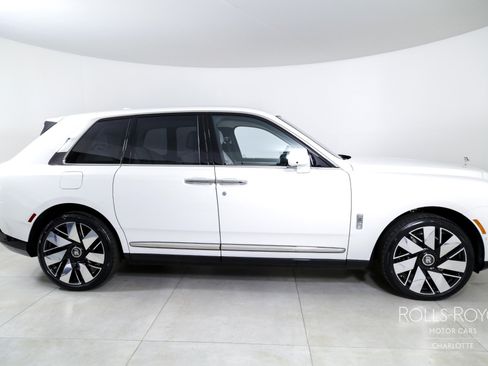 Certified 2025 Rolls-Royce Cullinan image 10