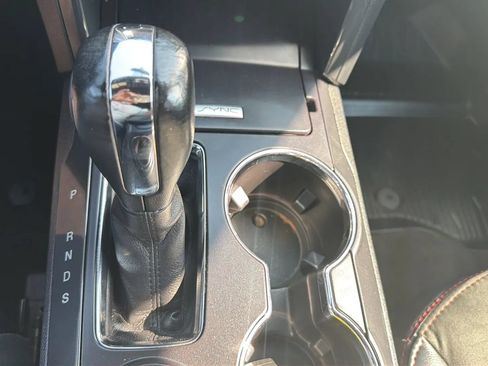 Used 2019 Ford Explorer XLT w/ Equipment Group 202A FWD image 18