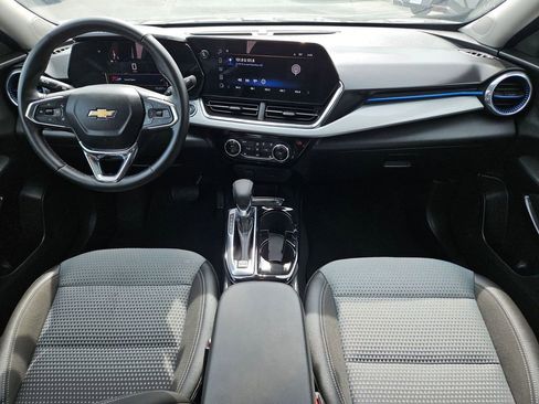 Used 2025 Chevrolet Trax LT w/ LT Convenience Package FWD image 19