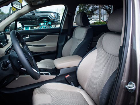 Used 2019 Hyundai Santa Fe SE image 16