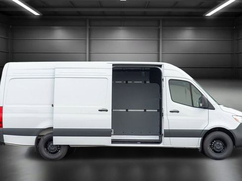 Used 2024 Mercedes-Benz Sprinter 2500 image 7
