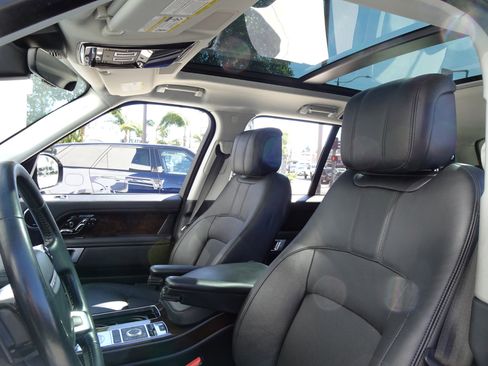 Used 2020 Land Rover Range Rover HSE image 12