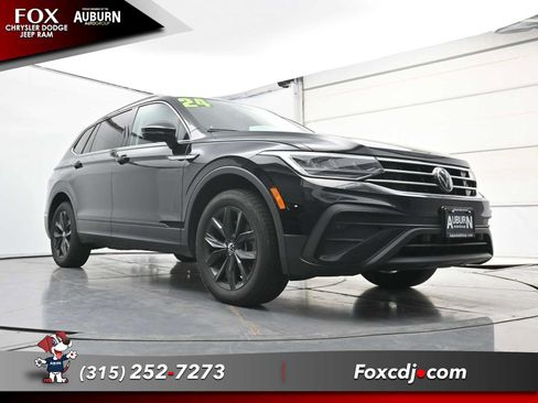 Used 2024 Volkswagen Tiguan SE w/ Panoramic Sunroof Package AWD/4WD image 19