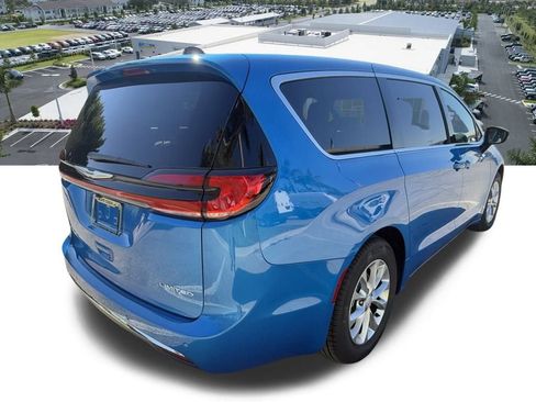 New 2026 Chrysler Pacifica Limited image 4