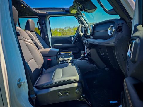 New 2026 Jeep Wrangler Unlimited Sahara AWD/4WD image 39