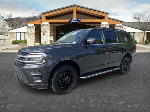 Used 2023 Ford Expedition XLT AWD/4WD image 1