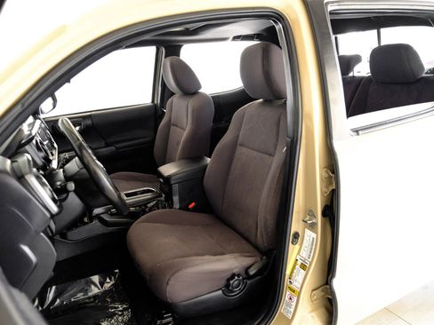 Used 2017 Toyota Tacoma TRD Off-Road image 26