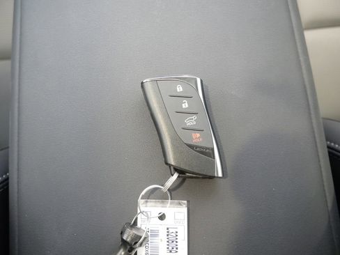 Used 2026 Lexus GX 550 w/ Accessory Package (2T) AWD/4WD image 32