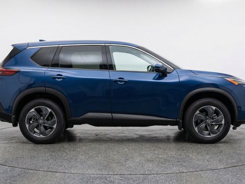 Used 2025 Nissan Rogue SV AWD/4WD image 11