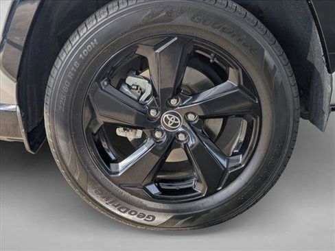 Used 2021 Toyota RAV4 XSE AWD/4WD image 9