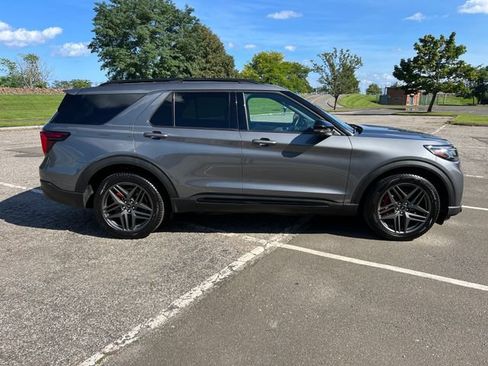 Used 2025 Ford Explorer ST AWD/4WD image 12