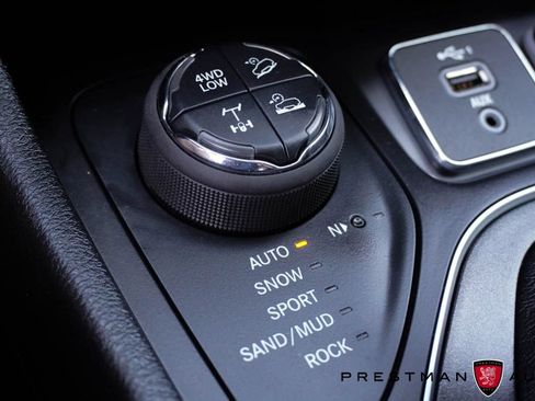 Used 2022 Jeep Cherokee Trailhawk w/ Comfort/Convenience Group AWD/4WD image 34