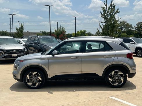 Used 2025 Hyundai Venue SEL FWD image 6