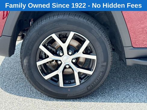 Used 2025 Jeep Grand Cherokee Limited w/ Luxury Tech Group II AWD/4WD image 17
