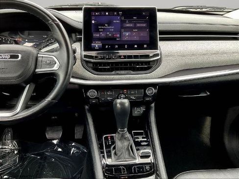 Used 2022 Jeep Compass Latitude w/ Sun and Sound Group AWD/4WD image 9