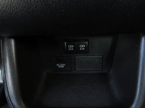 Used 2019 Toyota Highlander SE image 22