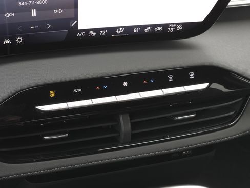 Used 2025 Buick Enclave Preferred image 14