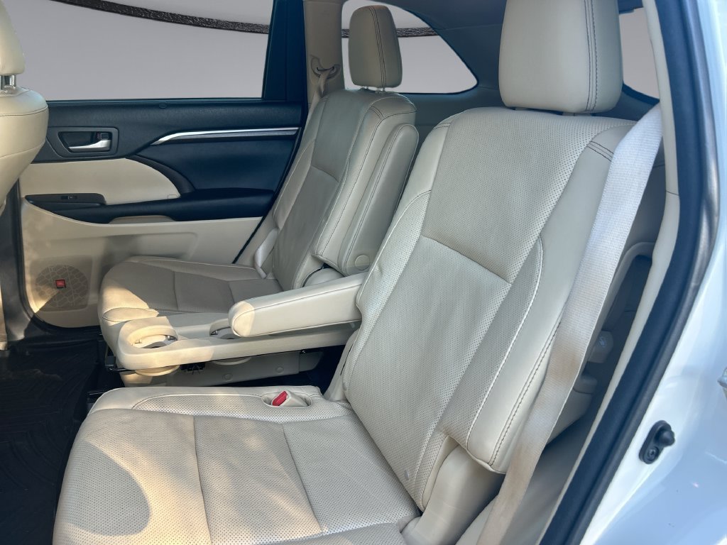 Used 2016 Toyota Highlander Limited FWD image 30