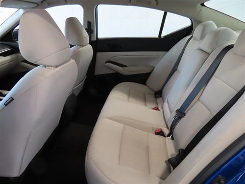 Used 2025 Nissan Altima 2.5 SV FWD image 29