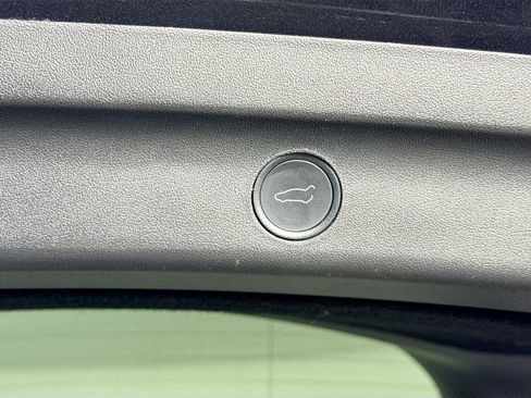 Used 2022 Tesla Model Y Long Range image 29