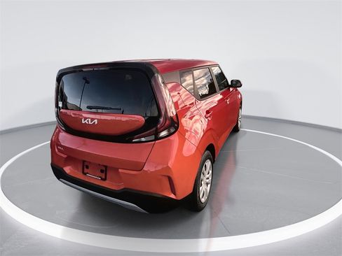 Used 2024 Kia Soul LX image 8