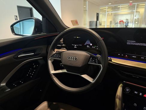 Used 2025 Audi Q5 Premium w/ Convenience Package image 9