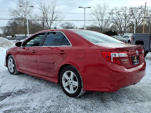 Used 2014 Toyota Camry L image 9