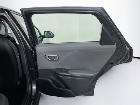 Used 2025 Kia K4 LXS image 28