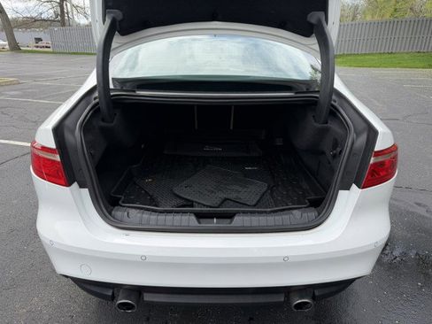Used 2018 Jaguar XF Prestige image 32