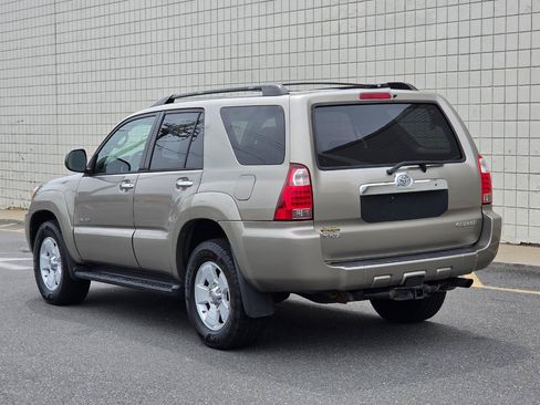 Used 2006 Toyota 4Runner SR5 AWD/4WD image 5