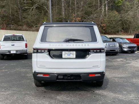 Used 2022 Jeep Grand Wagoneer Series III image 5